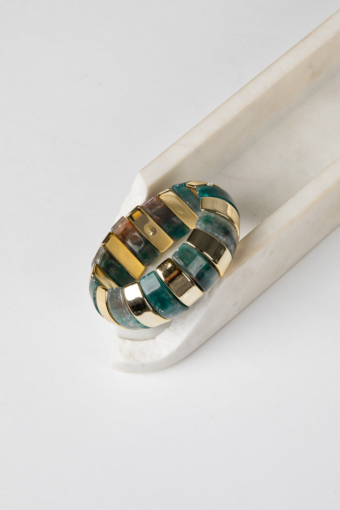 Picture of a green and gold women's braclet