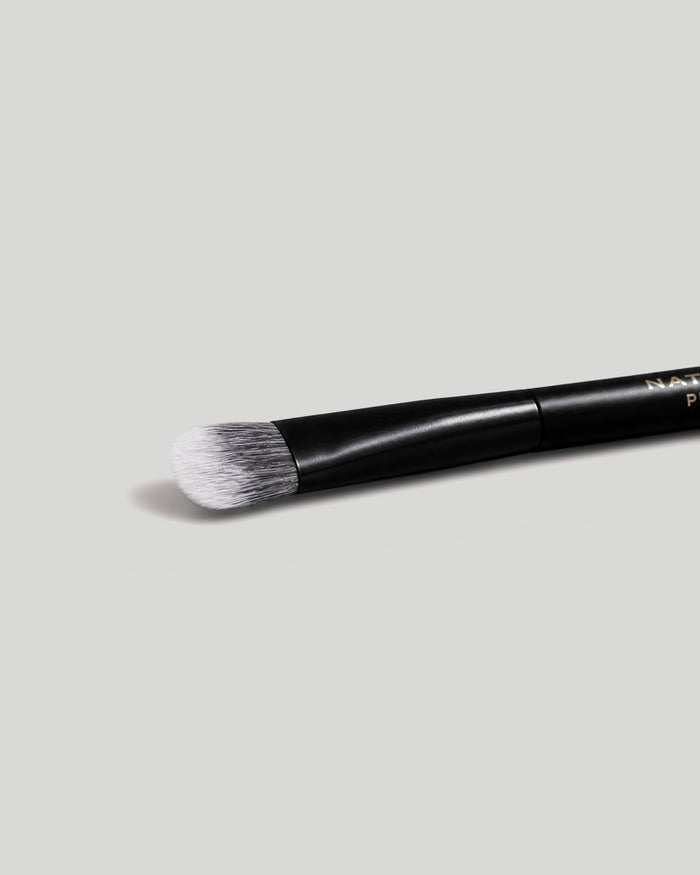 CAMERA FINISH EYESHADOW BRUSH