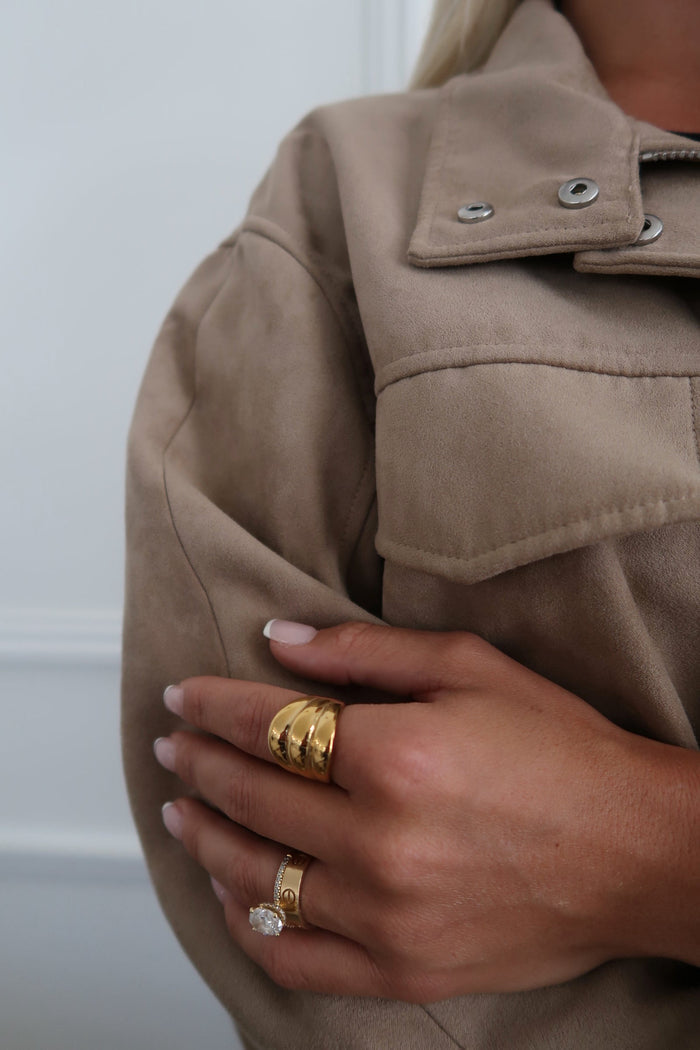 LARGE GOLD SHELL RING