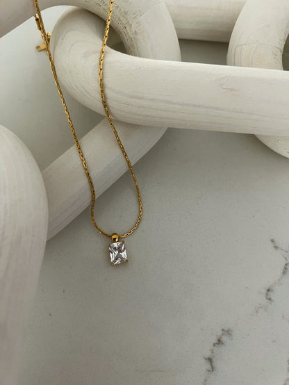 THE “SELENA” NECKLACE